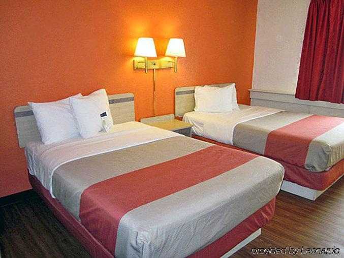 Hotel 6-wichita, Ks