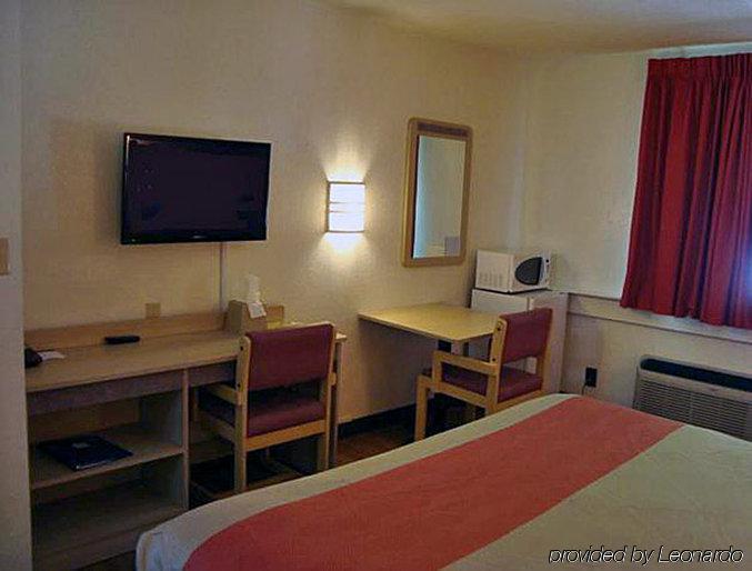 6-wichita, Ks 2* Wichita