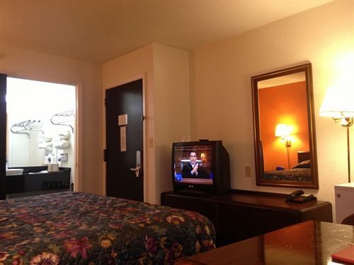 Hotel 6-wichita, Ks 2*