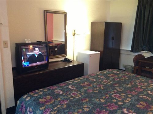 Hotel 6-wichita, Ks